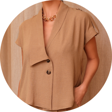 02 blusa com gola assimetrica e faixa areia