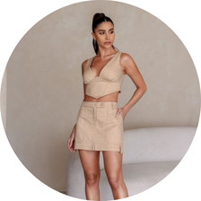 11 top cropped com pesponto decote v sarja bege