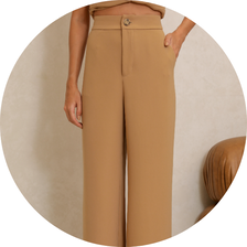 02 conjunto alfaiataria blusa com botao camel