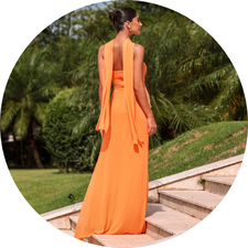 11 vestido longo torcido frente com argolas laranja