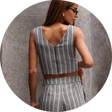 18 conjunto listrado cropped com shorts bege