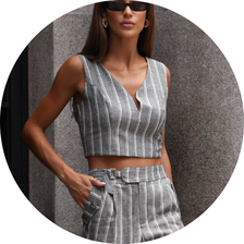 19 conjunto listrado cropped com shorts bege