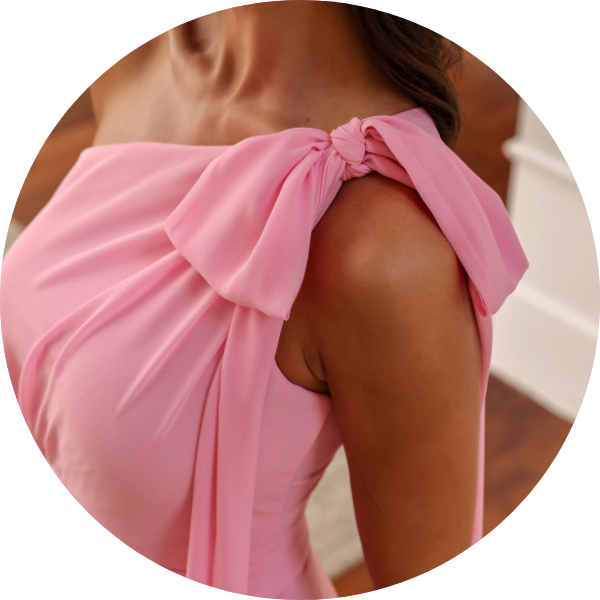 17 vestido ombro unico com faixa rosa