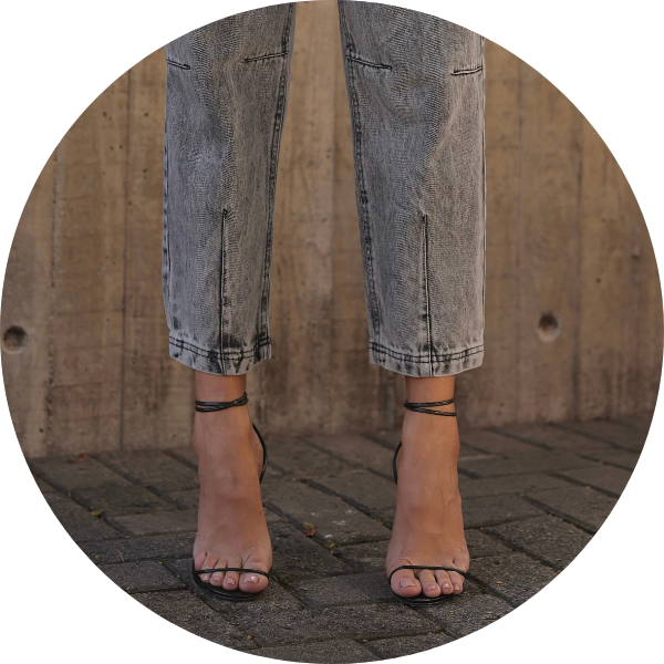 03 calca jeans mom preta