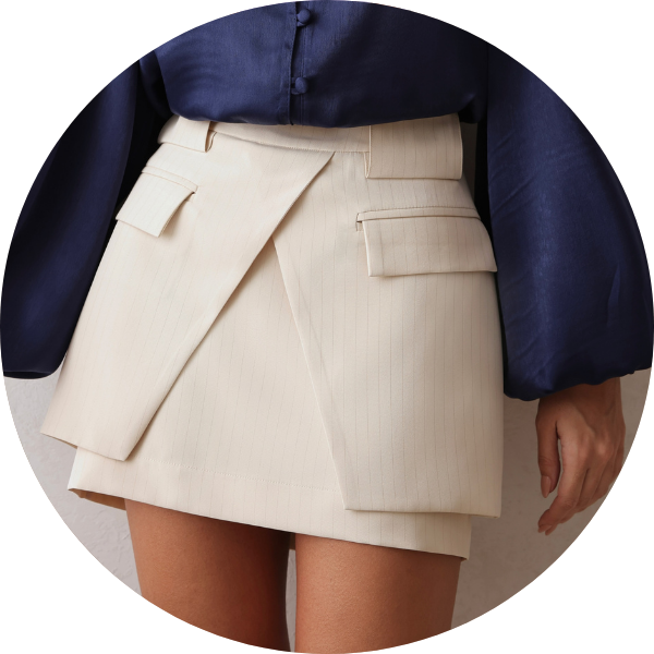 01 short saia envelope risca de giz bege