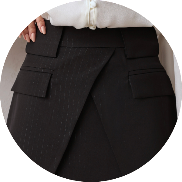 04 short saia envelope risca de giz preto