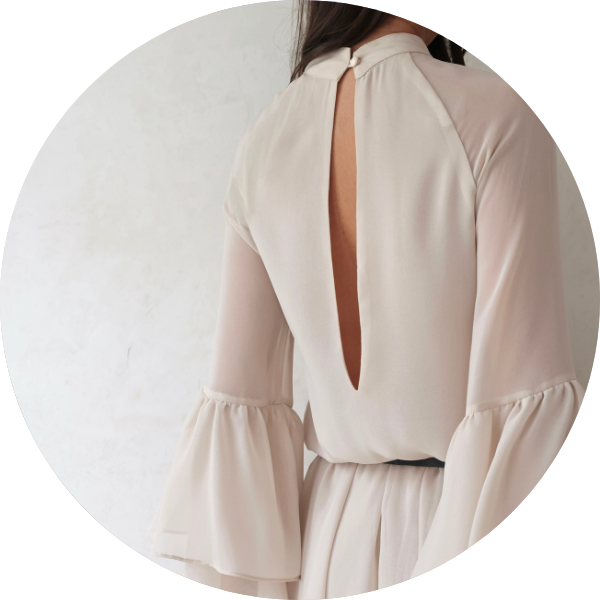 01 vestido manga babado areia