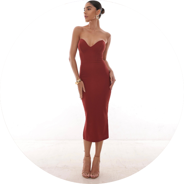 07 vestido midi sem alca decote coracao marrom