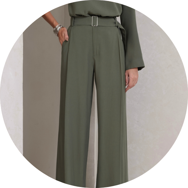 01 conjunto pantalona blusa um ombro verde militar