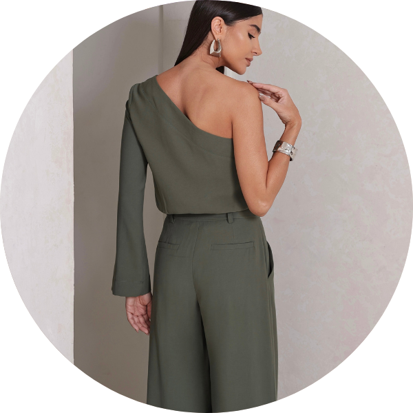 03 conjunto pantalona blusa um ombro verde militar