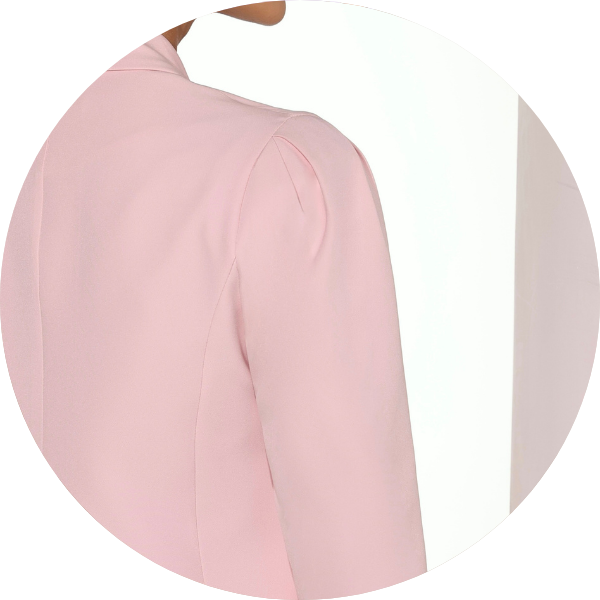 06 blazer ombro pregas preto rosa claro