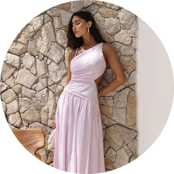 02 vestido listrado detalhes bordada assimetrico rosa claro