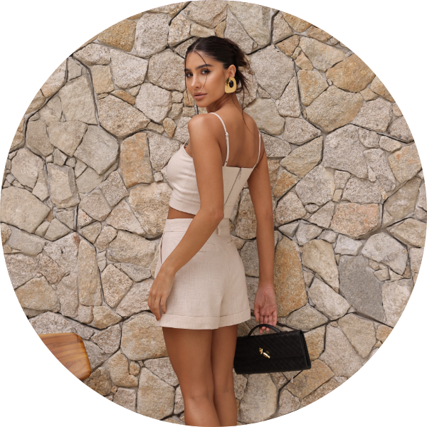 03 cropped decote quadrado bege