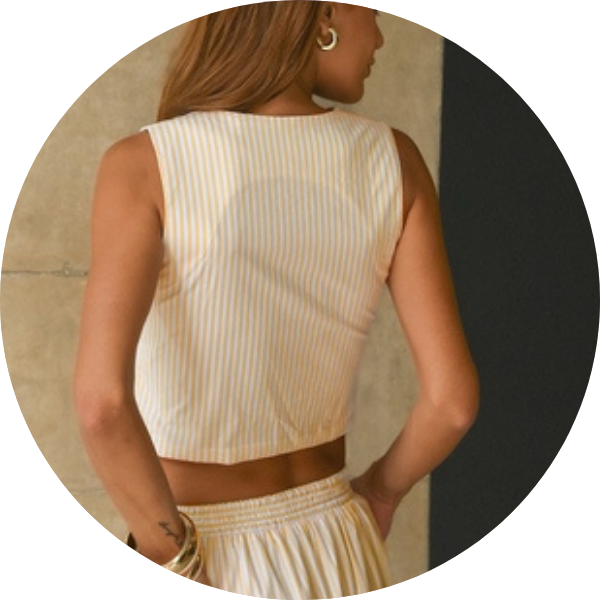 03 conjunto listrado colete e saia amarelo manteiga