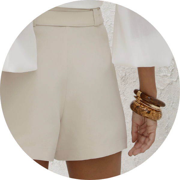 02 shorts com vies areia