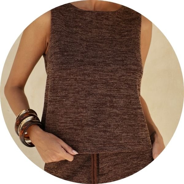 01 conjunto malha trico com cinto marrom