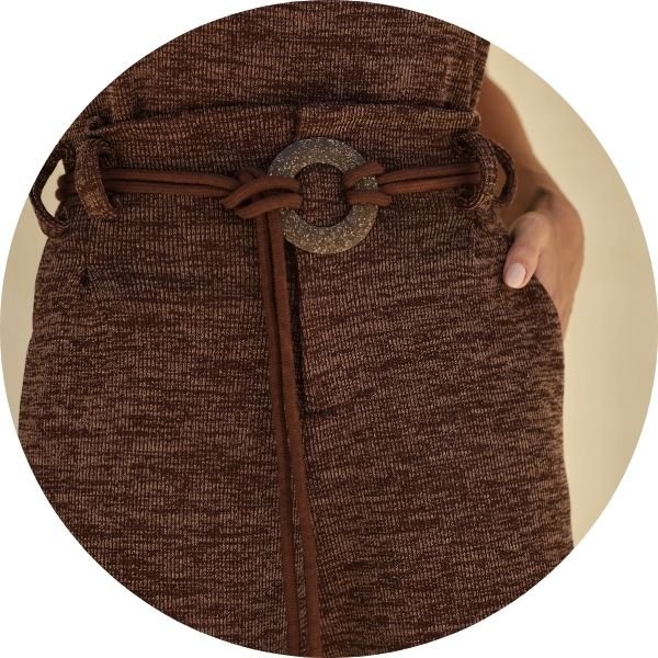 02 conjunto malha trico com cinto marrom