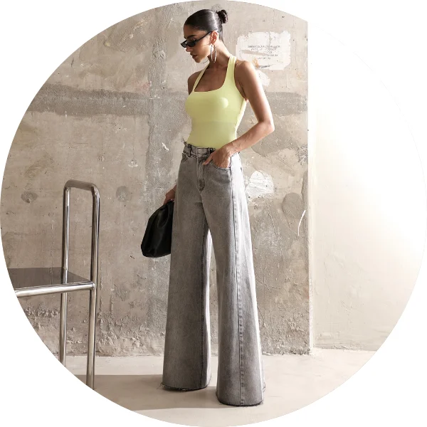 04 calca jeans flare cos desfiada cinza