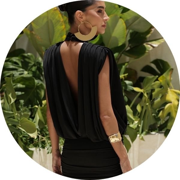 04 vestido curto com ombreira preto