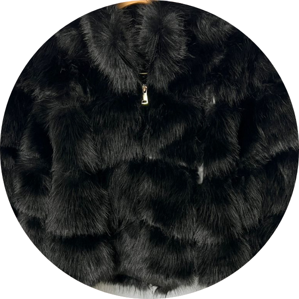 05 casaco de pelo detalhe courino preto
